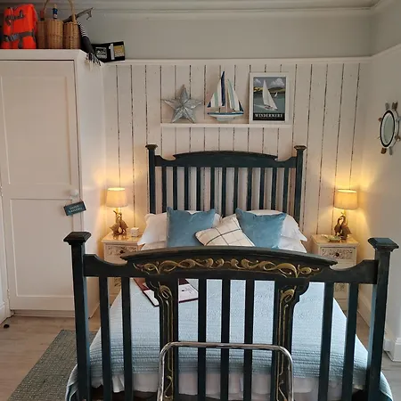 Puddle Duck - Adults Only Guest house